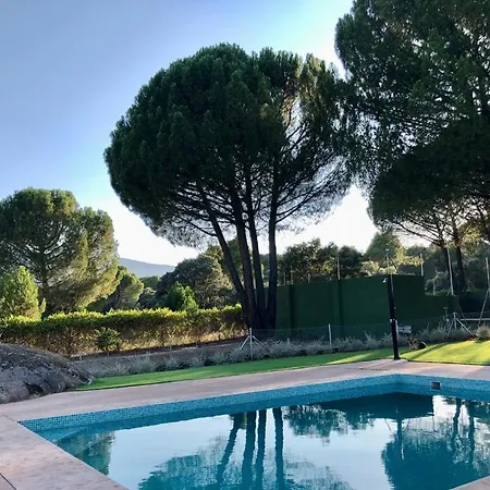 Casa Valdesanmartin - Country House, 10500sqm, Pool, Paddel & Bbq El Tiemblo
