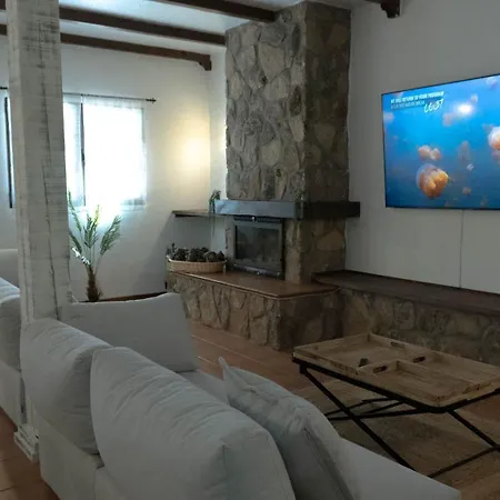 Casa Valdesanmartin - Country House, 10500sqm, Pool, Paddel & Bbq Σπίτι διακοπών *