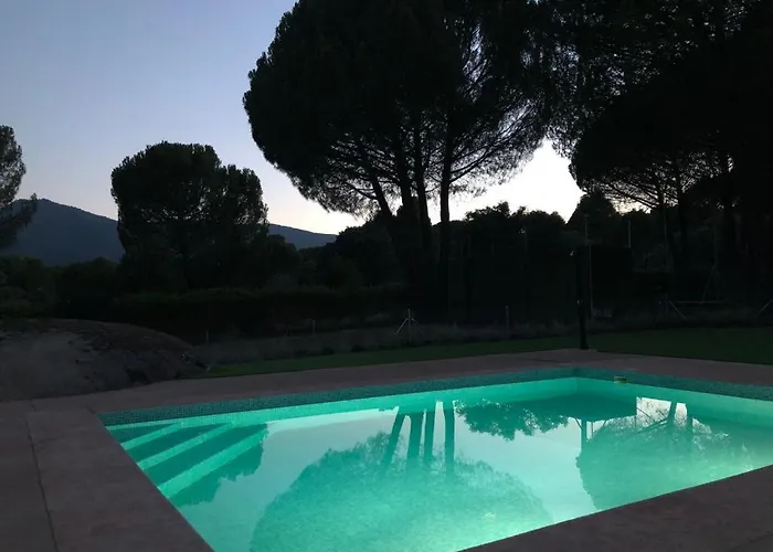 Casa Valdesanmartin - Country House, 10500sqm, Pool, Paddel & Bbq 펜션