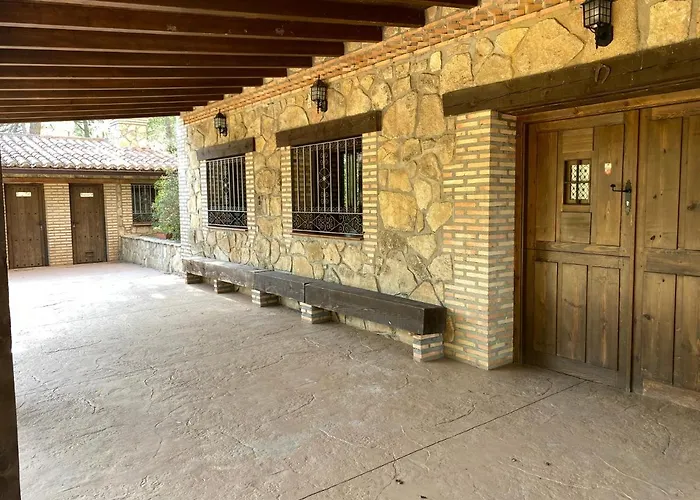 Casa Valdesanmartin - Country House, 10500sqm, Pool, Paddel & Bbq *