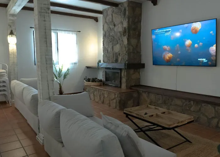 Casa Valdesanmartin - Country House, 10500sqm, Pool, Paddel & Bbq 펜션 *